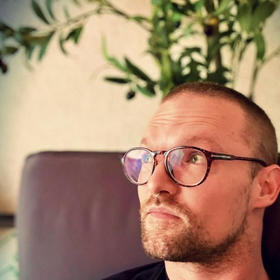 REMEMBER YOUR DREAMS. CHANGE YOUR DAYS.